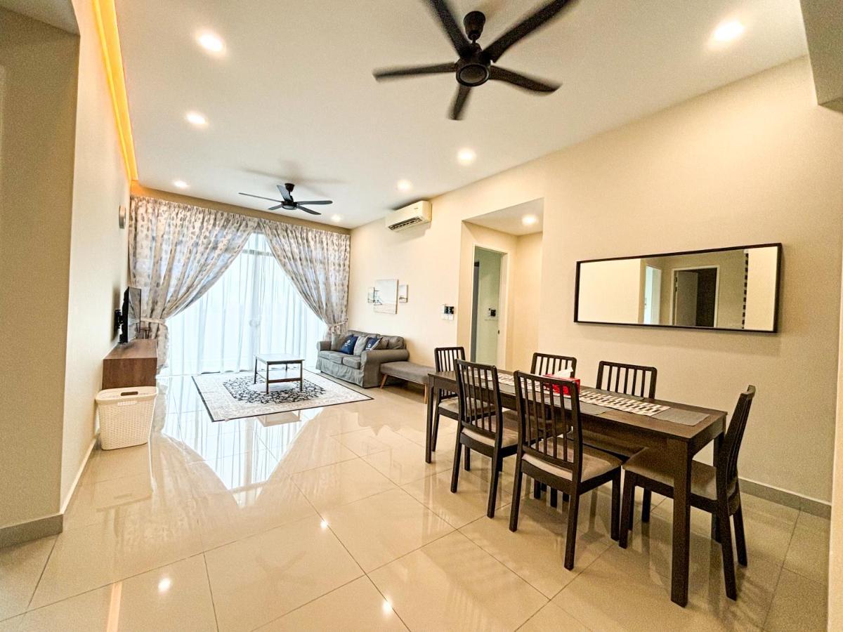 Ha-ah⁴ Home@nearby Ioi Resort,3br W Balcony Apartment Serdang (Selangor)
